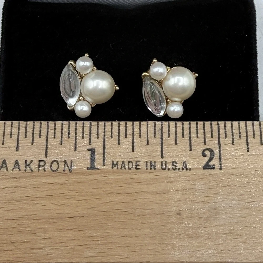 Signed Trifari Vintage Cluster Pearl Stud Earrings Pierced Gold‎ Tone Glam